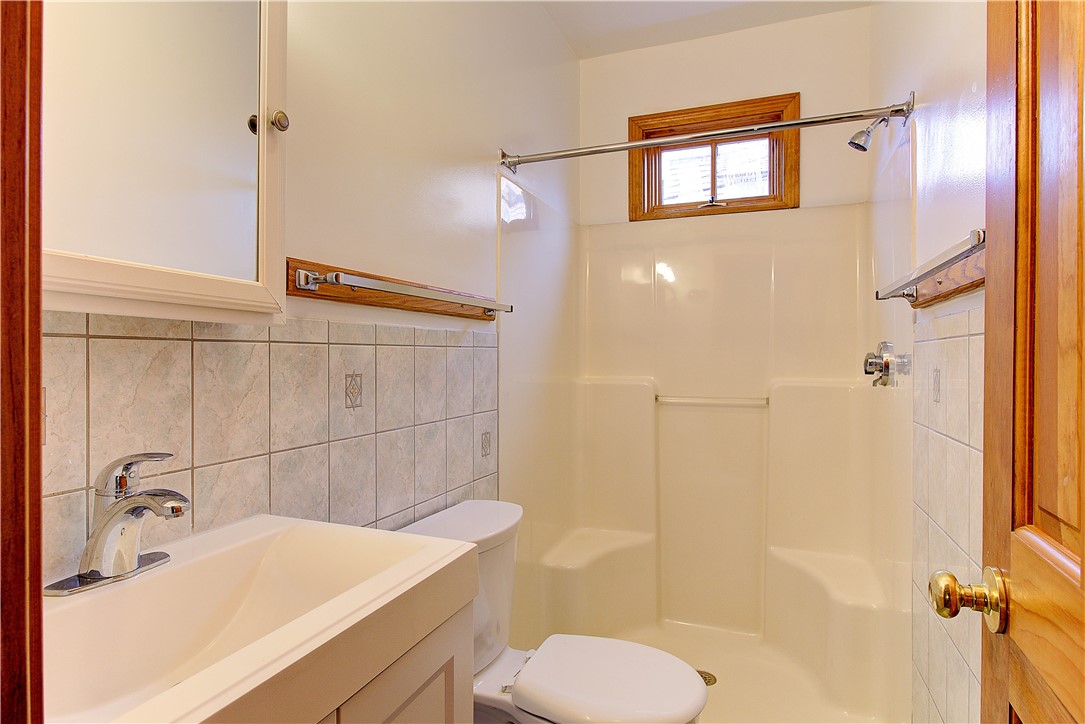 7 Cliff Terrace, Unit A Newport, RI 02840 - Photo 8 of 22 First Floor Bath