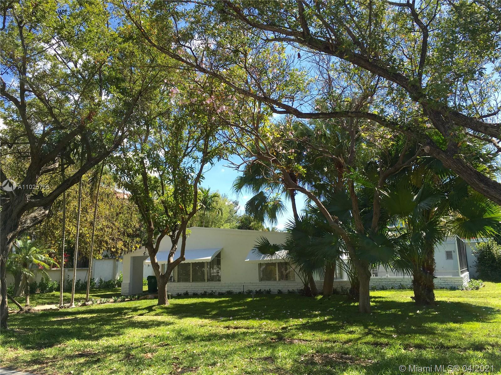 379 Gulf Road Key Biscayne, FL 33149 - Photo 2 of 15