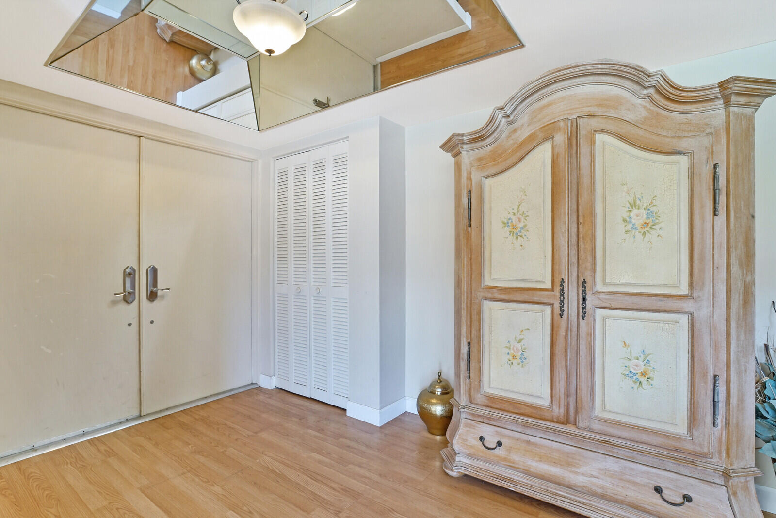 1100 Surf Road, Unit 106 Singer Island, FL 33404 - Photo 28 of 39 Entrance door