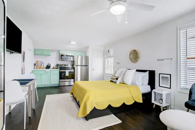 $900 | 215 Hyde Park Boulevard, Unit A, Houston, TX 77006