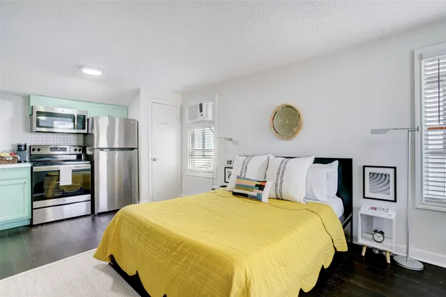 $900 | 215 Hyde Park Boulevard, Unit A, Houston, TX 77006