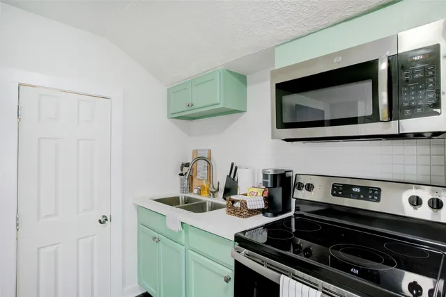 $900 | 215 Hyde Park Boulevard, Unit A, Houston, TX 77006