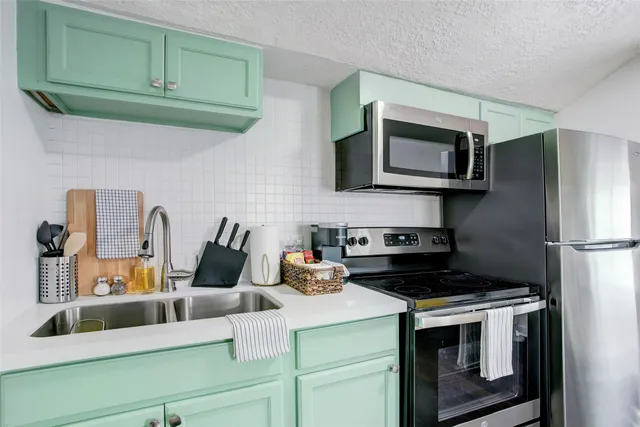 $900 | 215 Hyde Park Boulevard, Unit A, Houston, TX 77006