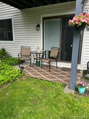 a view of a house with backyard and sitting area