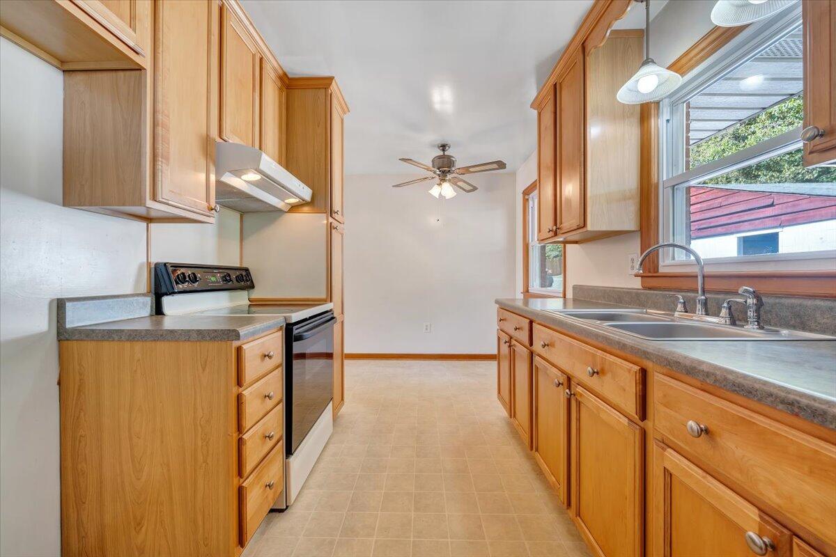 3435 Troxell Road Southeast Roanoke, VA 24014 - Photo 12 of 41 12-MIB07688