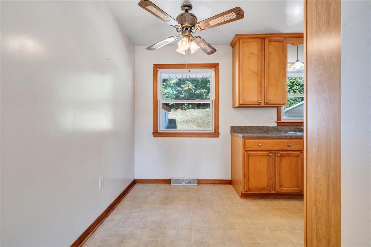 3435 Troxell Road Southeast Roanoke, VA 24014 - Photo 10 of 41 10-MIB07682