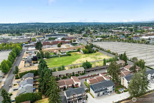 $320,000 | 328 9th Avenue Southeast, Unit D5, Puyallup, WA 98372