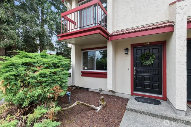 $320,000 | 328 9th Avenue Southeast, Unit D5, Puyallup, WA 98372