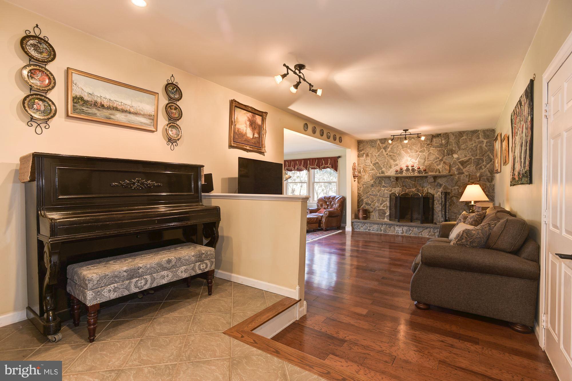 3298 Sharp Road Glenwood, MD 21738 - Photo 15 of 44 Living Room