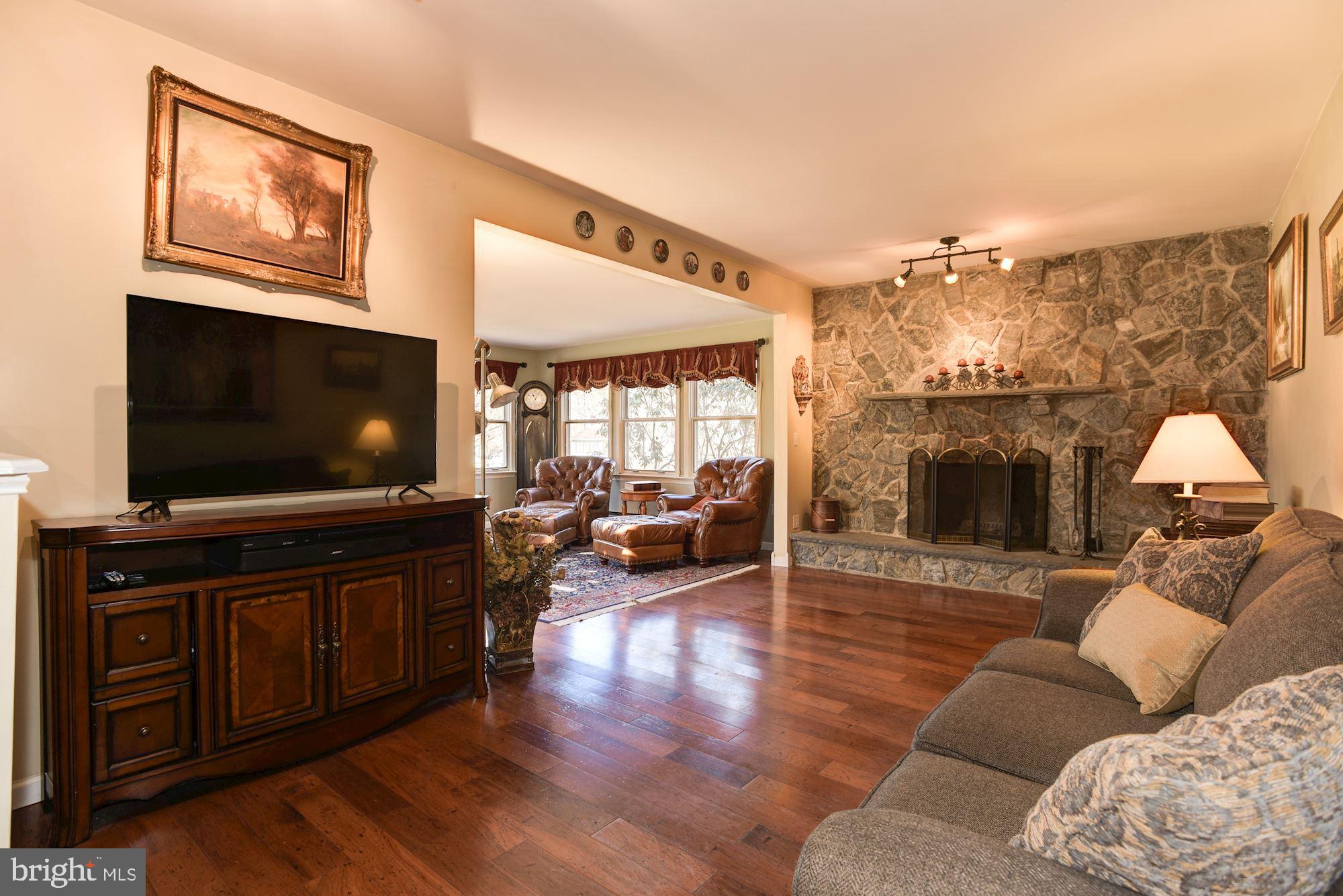 3298 Sharp Road Glenwood, MD 21738 - Photo 16 of 44 Living Room
