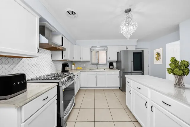 $223,500 | 392 Greenbay Avenue, Calumet City, IL 60409