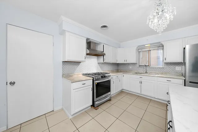 $223,500 | 392 Greenbay Avenue, Calumet City, IL 60409