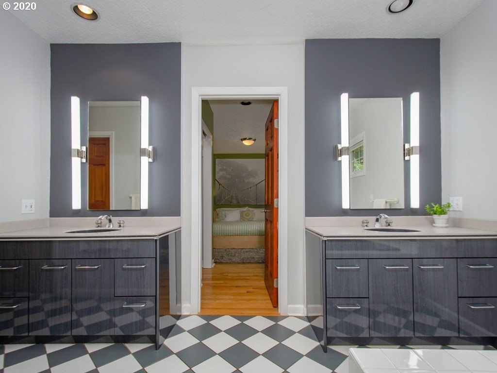 7816 Southwest Ruby Terrace Portland, OR 97219 - Photo 14 of 32