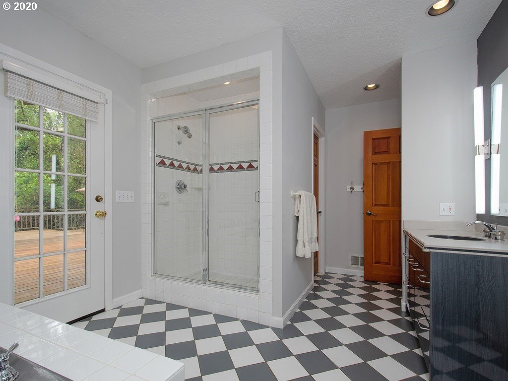 7816 Southwest Ruby Terrace Portland, OR 97219 - Photo 15 of 32