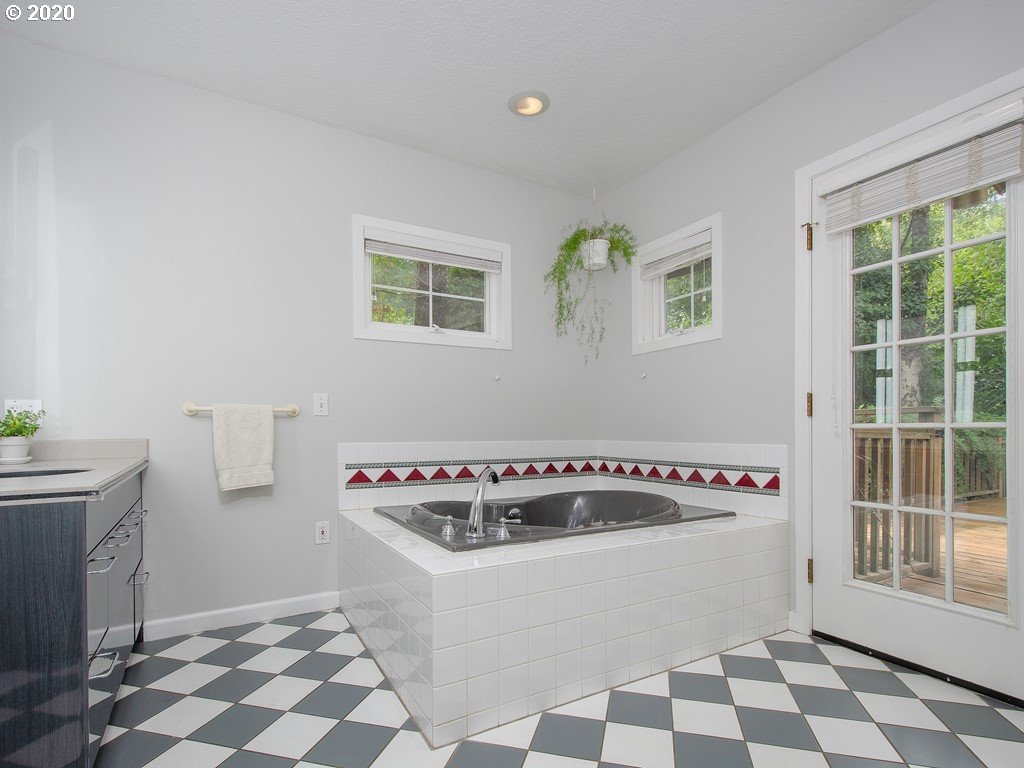 7816 Southwest Ruby Terrace Portland, OR 97219 - Photo 16 of 32