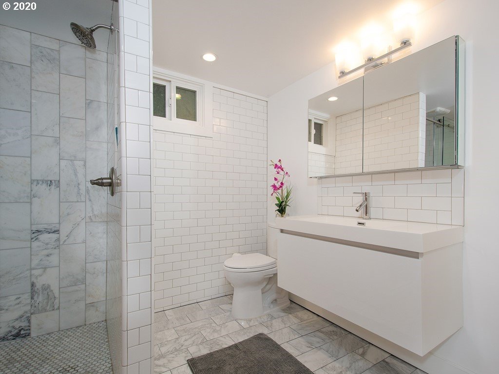 7816 Southwest Ruby Terrace Portland, OR 97219 - Photo 20 of 32