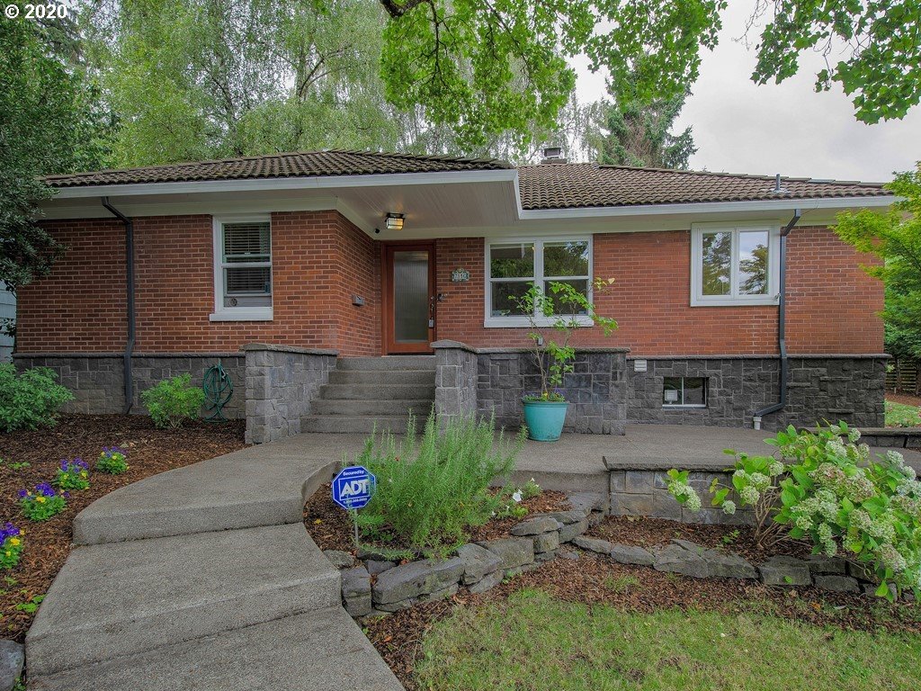 7816 Southwest Ruby Terrace Portland, OR 97219 - Photo 3 of 32
