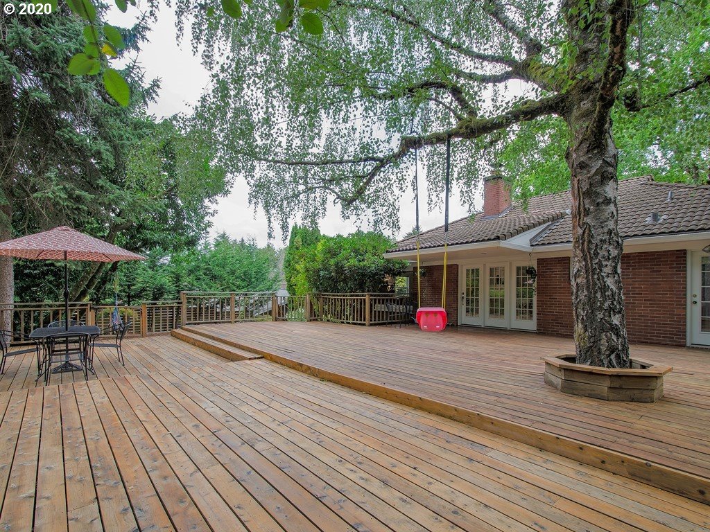 7816 Southwest Ruby Terrace Portland, OR 97219 - Photo 24 of 32