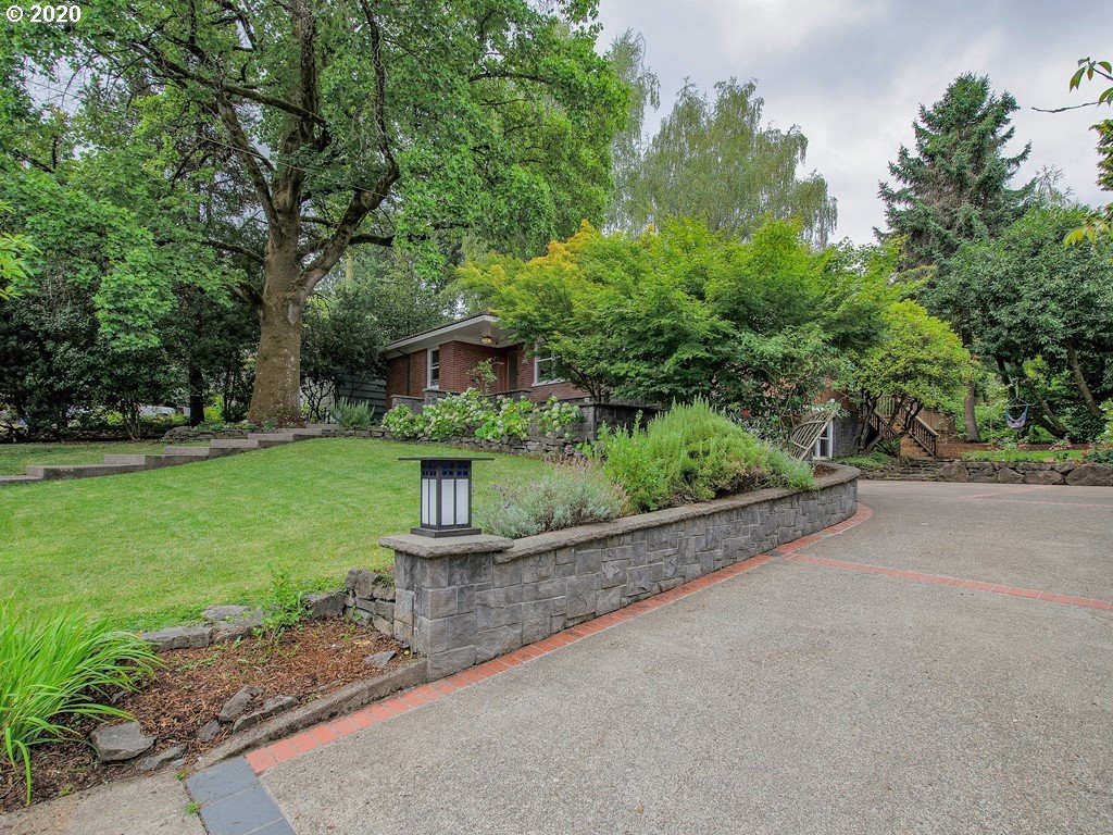 7816 Southwest Ruby Terrace Portland, OR 97219 - Photo 30 of 32