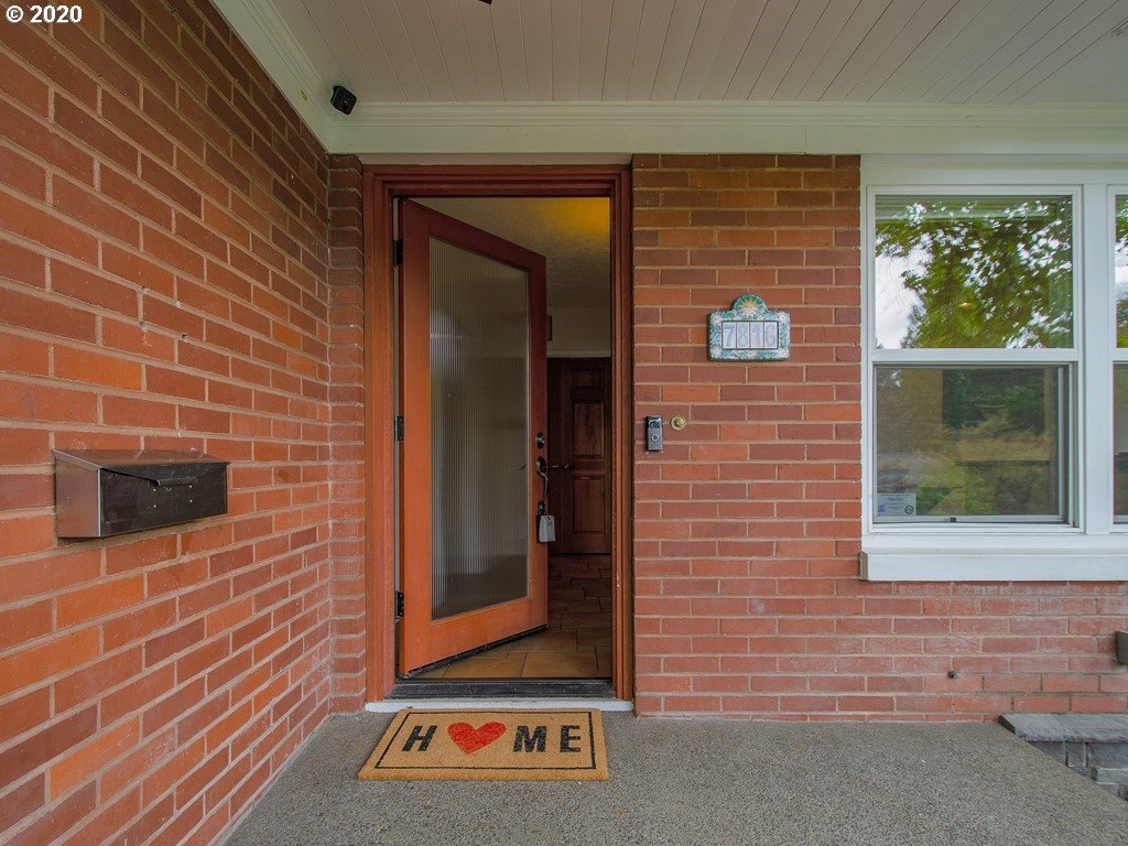 7816 Southwest Ruby Terrace Portland, OR 97219 - Photo 4 of 32
