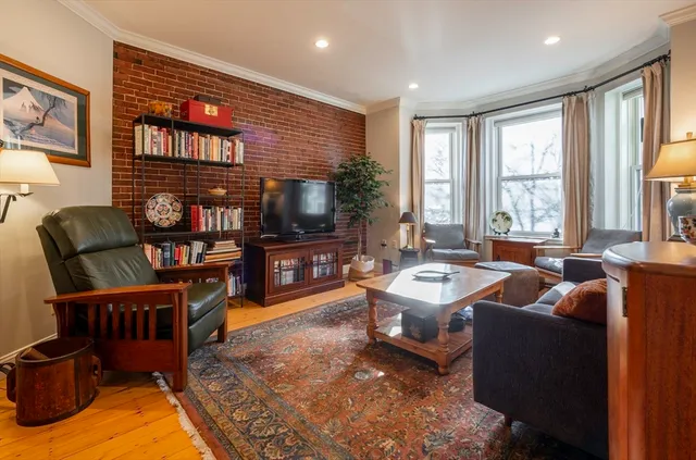$1,100,000 | 23 Monument Square, Unit 3, Boston, MA 02129