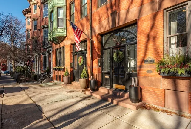 $1,100,000 | 23 Monument Square, Unit 3, Boston, MA 02129