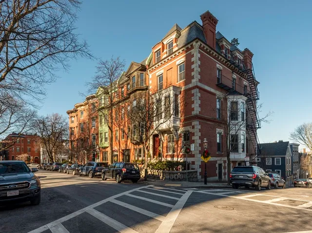 $1,100,000 | 23 Monument Square, Unit 3, Boston, MA 02129