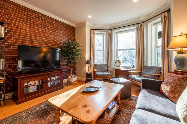$1,100,000 | 23 Monument Square, Unit 3, Boston, MA 02129