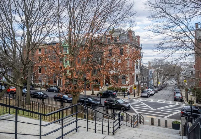 $1,100,000 | 23 Monument Square, Unit 3, Boston, MA 02129