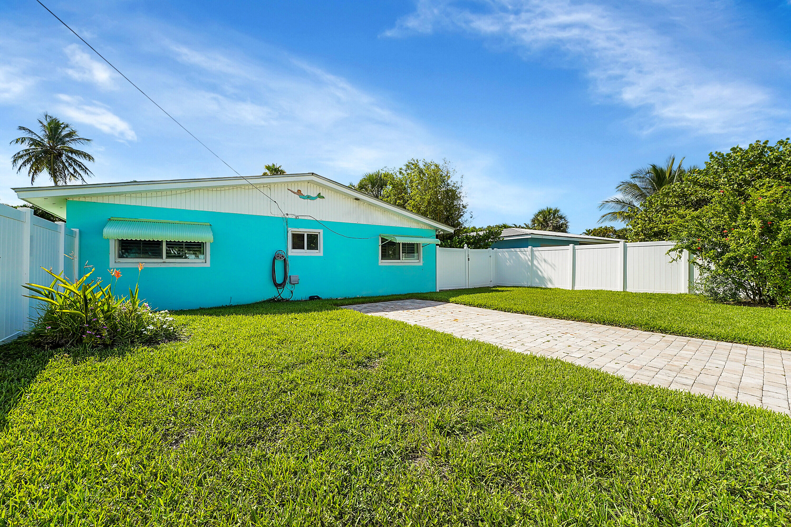1708 Sunset Isles Road Fort Pierce, FL 34949 - Photo 30 of 42 36_52103- (35)
