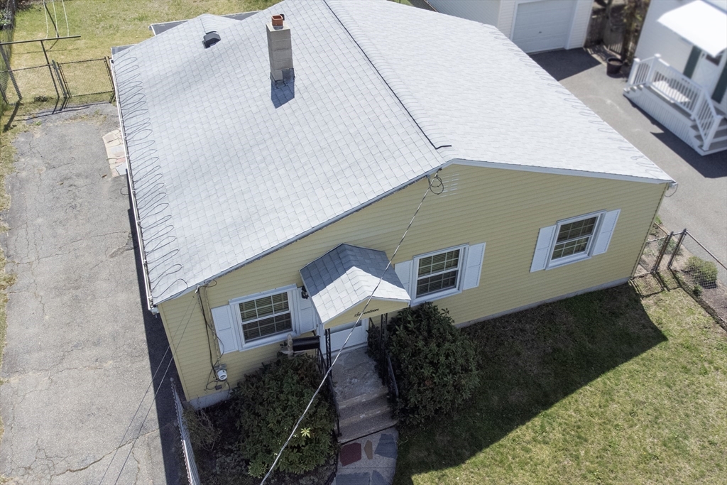 17 Mc Bride Street Springfield, MA 01104 - Photo 4 of 32