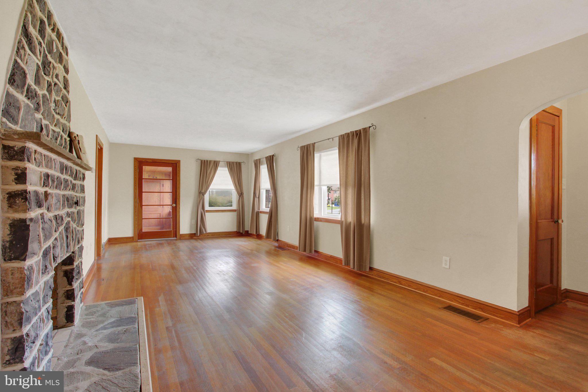 13038 Welty Road Waynesboro, PA 17268 - Photo 5 of 30 Living Room