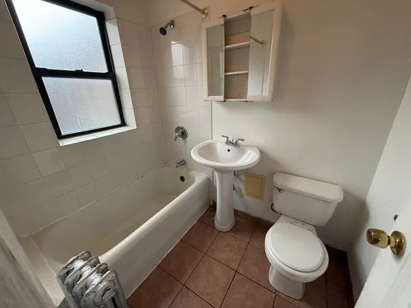 $1,200 | 1135 West Lunt Avenue, Unit 309, Chicago, IL 60626
