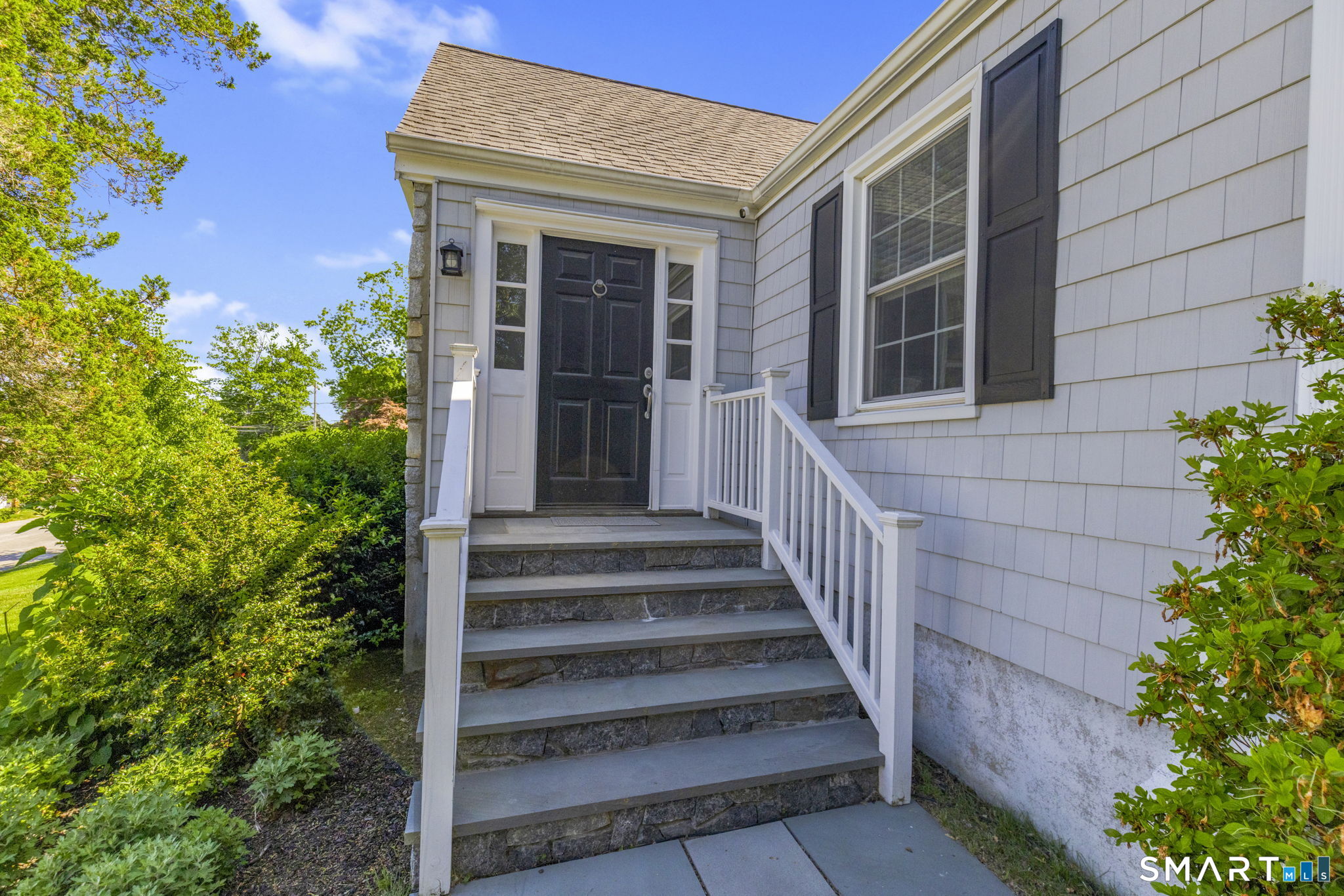 70 Flax Road Fairfield, CT 06824 - Photo 4 of 33
