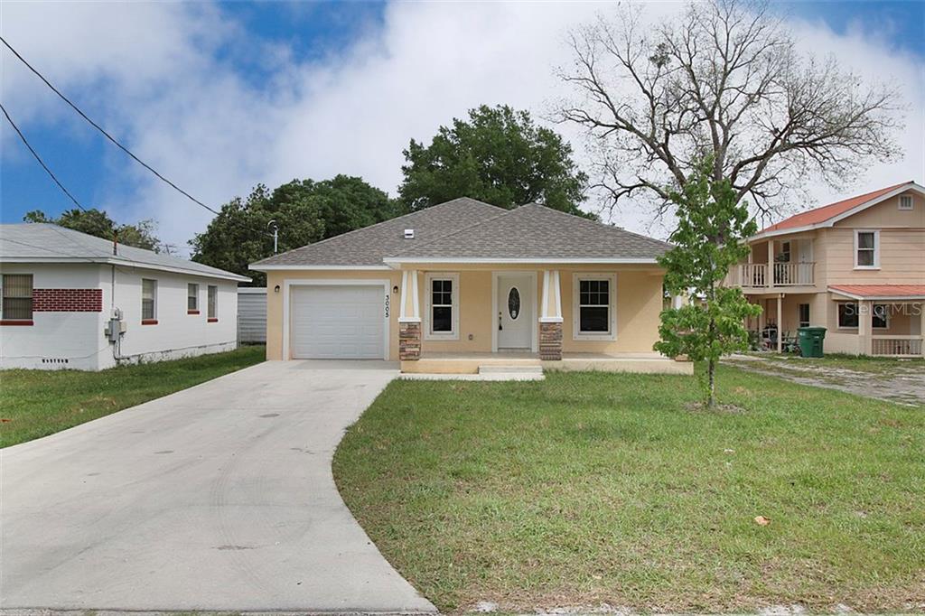 3005 West Spruce Street Tampa, FL 33607 - Photo 1 of 1 front view of a house and a yard