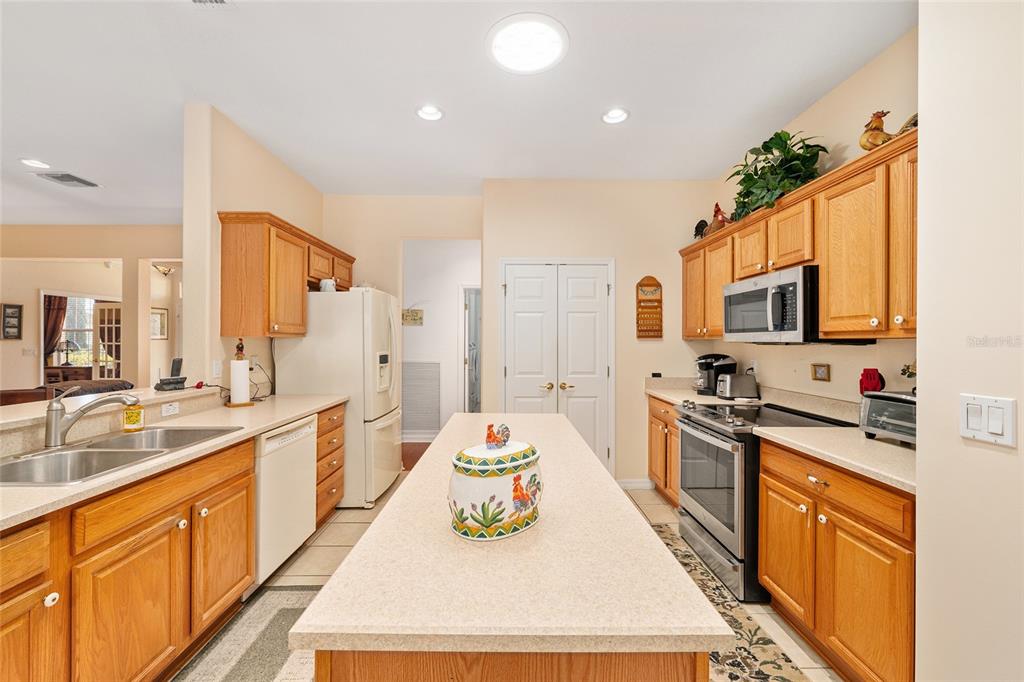 9153 Southeast 137th Street Road Summerfield, FL 34491 - Photo 19 of 75