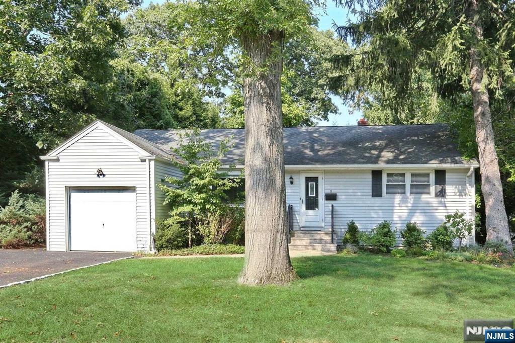 11 Evans Road Cresskill, NJ 07626 - Photo 3 of 31