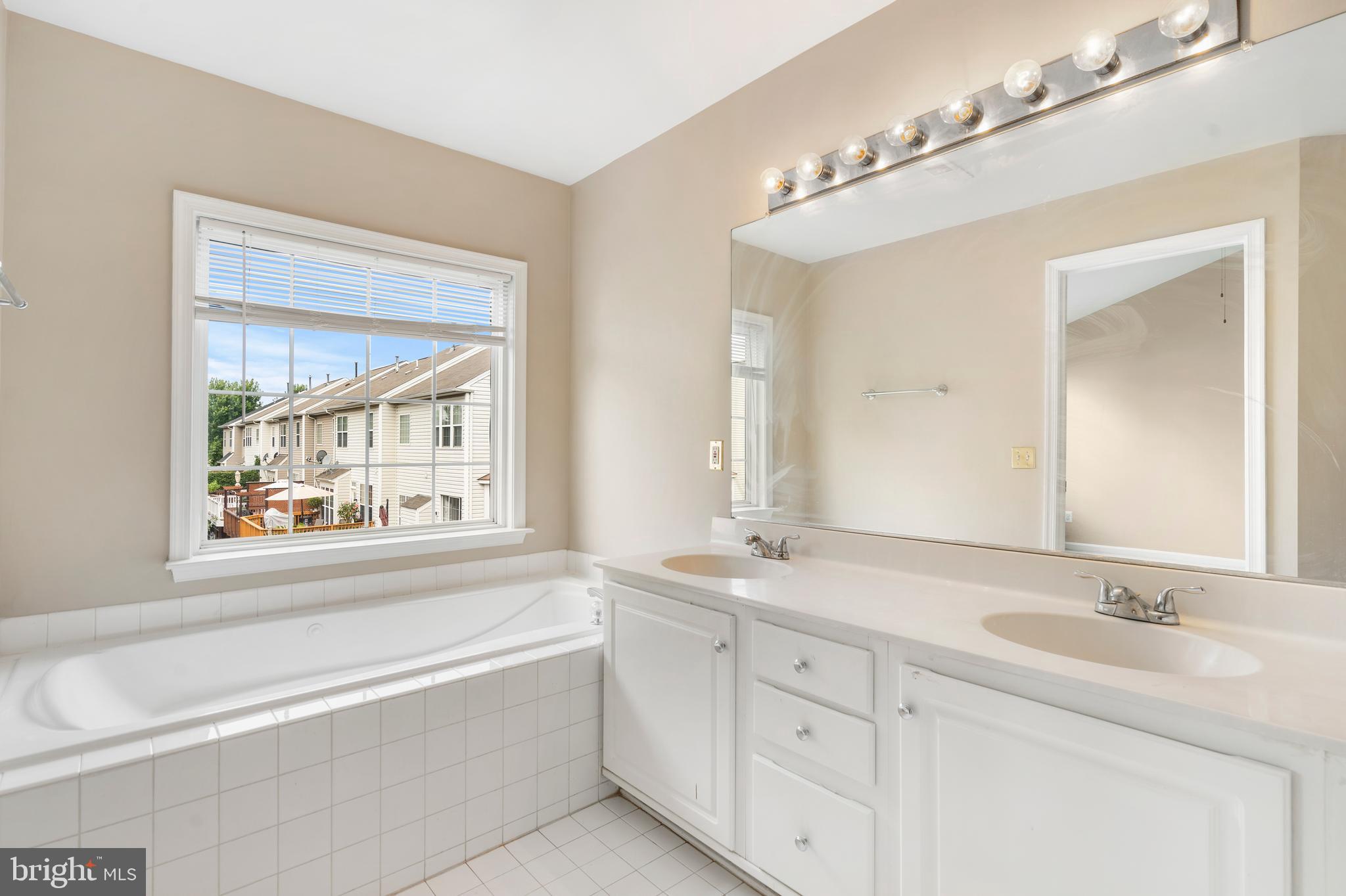 22466 Maison Carree Square Ashburn, VA 20148 - Photo 21 of 42 Master Bathroom