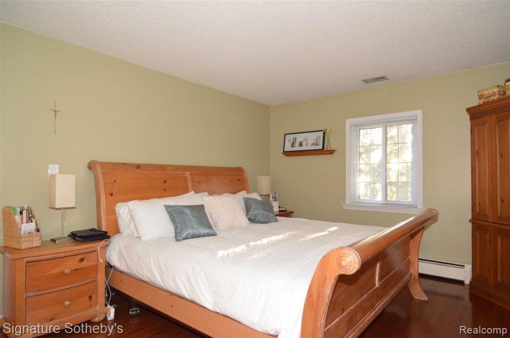2910 Rhineberry Road Rochester, MI 48309 - Photo 15 of 21 Master Bedroom 2.JPG