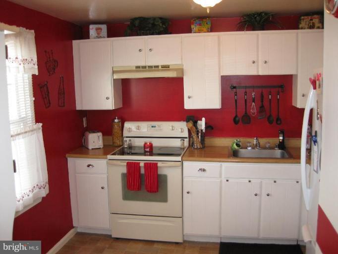 12 Bardia Court Rosedale, MD 21237 - Photo 3 of 21 Kitchen