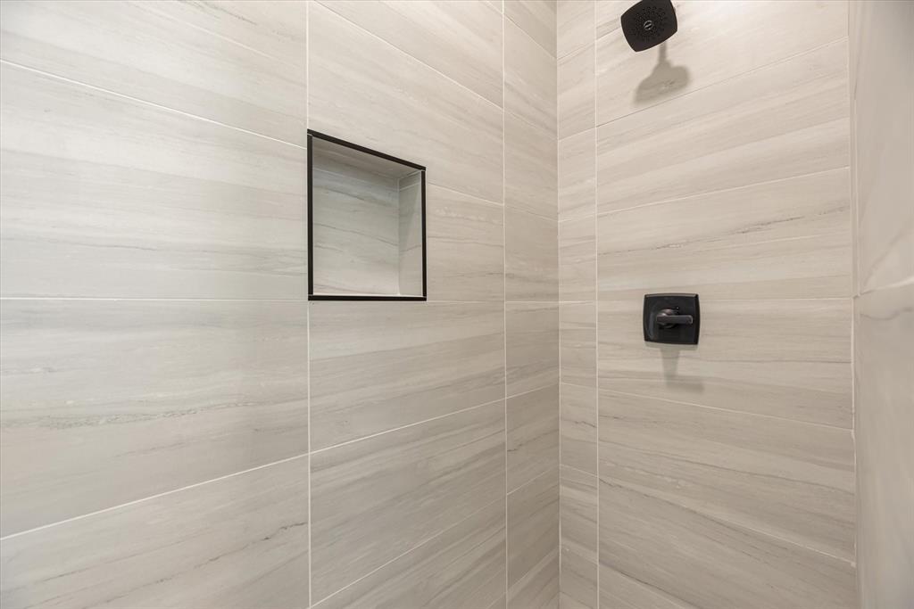 4060 Spring Valley Road, Unit 404 Farmers Branch, TX 75244 - Photo 7 of 19