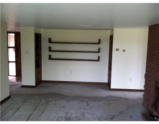 2839 Brodhead Road Aliquippa, PA 15001 - Photo 7 of 11 Living Room.