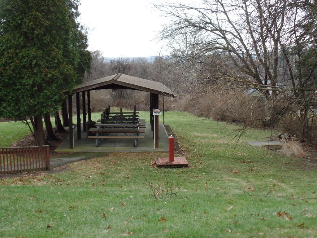 1150 Bower Hill Road, Unit 501B Pittsburgh, PA 15243 - Photo 30 of 35 Picnic area