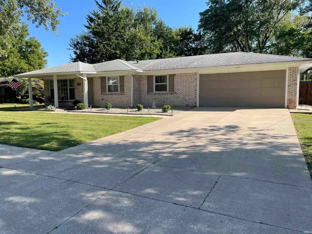 $202,000 | 3209 West Twickingham Drive, Muncie, IN 47304
