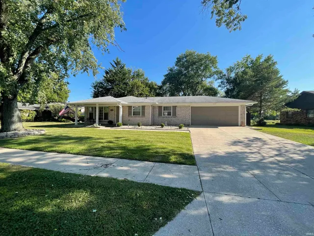 $202,000 | 3209 West Twickingham Drive, Muncie, IN 47304