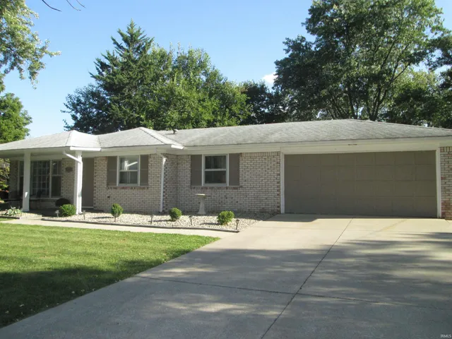 $202,000 | 3209 West Twickingham Drive, Muncie, IN 47304