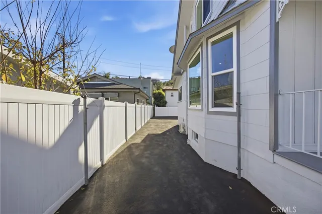 $1,369,000 | 1318 East Garfield Avenue, Glendale, CA 91205
