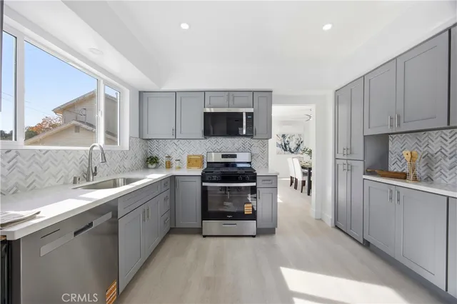 $1,369,000 | 1318 East Garfield Avenue, Glendale, CA 91205