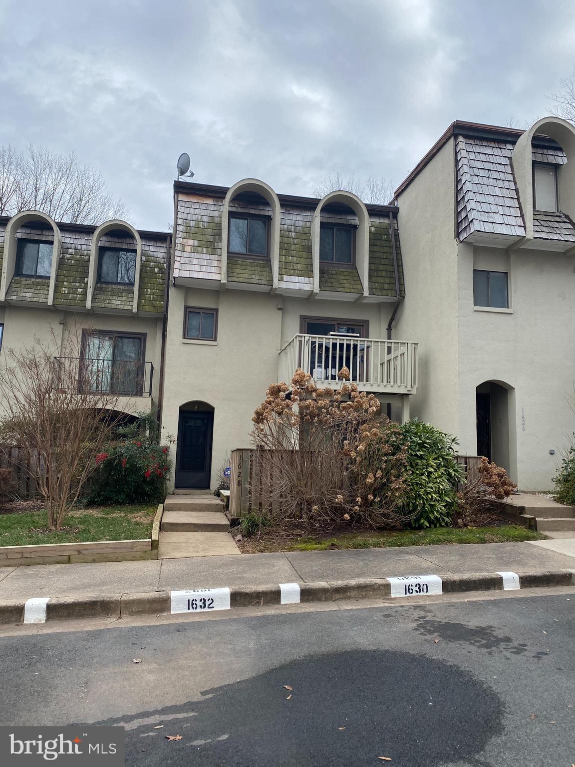 1628 Valencia Way Reston, VA 20190 - Photo 2 of 47 Front