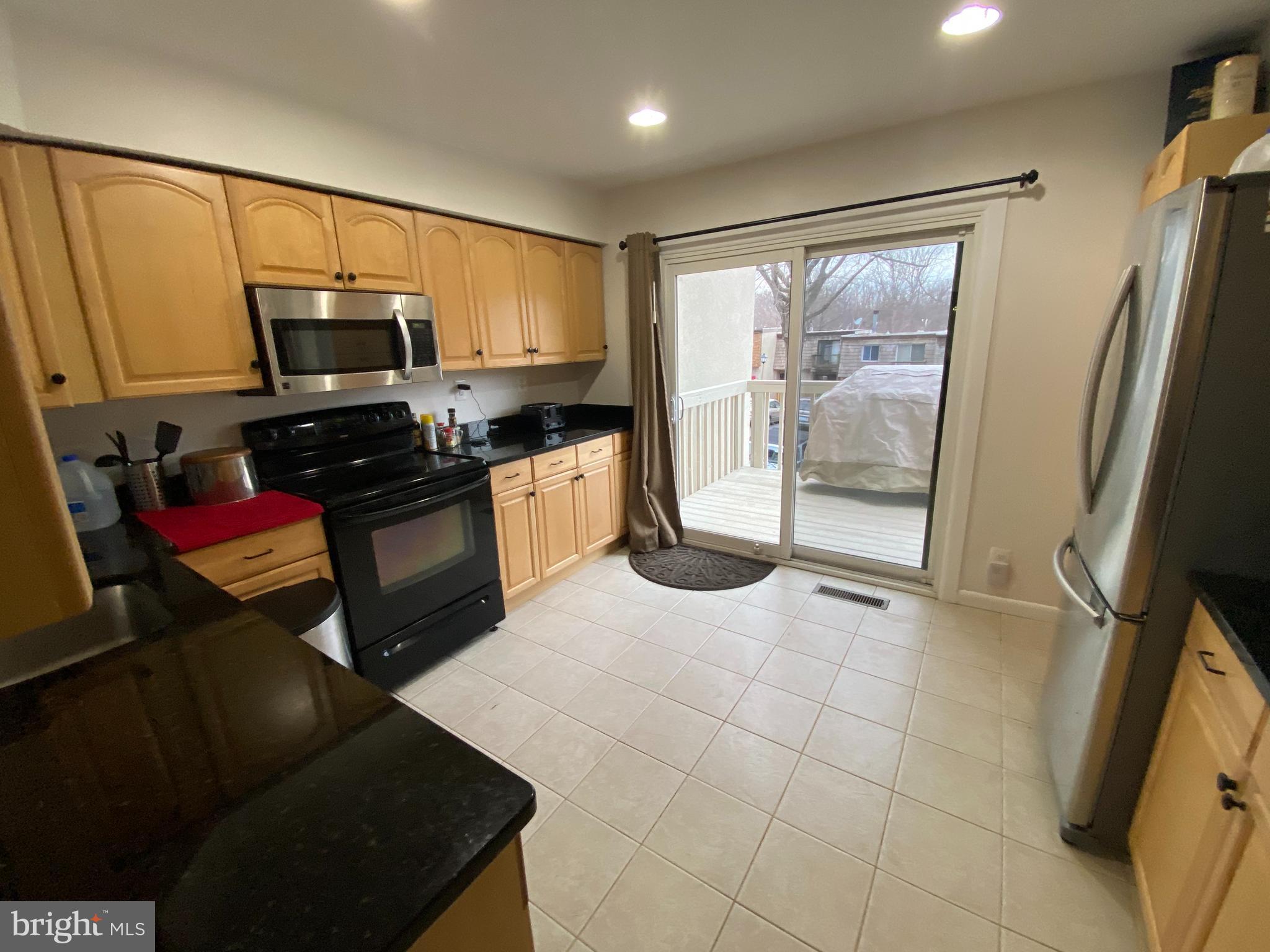 1628 Valencia Way Reston, VA 20190 - Photo 4 of 47 Kitchen